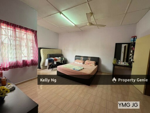 Double Sty Partial Renovation & Furnished At Kg Jawa Klang For Rent