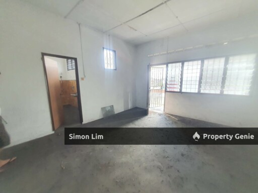 Taman Johor Jaya/ Jalan Dedap/ Double Storey Semi D/ Original Condition