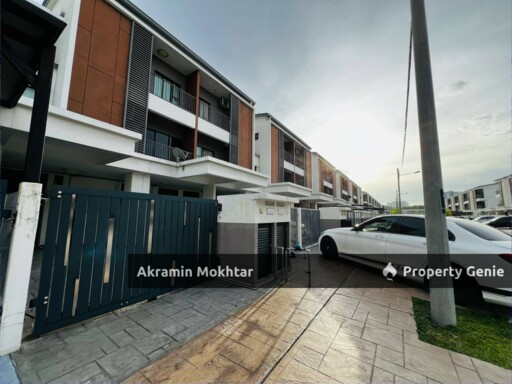 NICELY RENOVATED 1.5 Storey Townhouse Elegan Residensi Putra Perdana Puchong