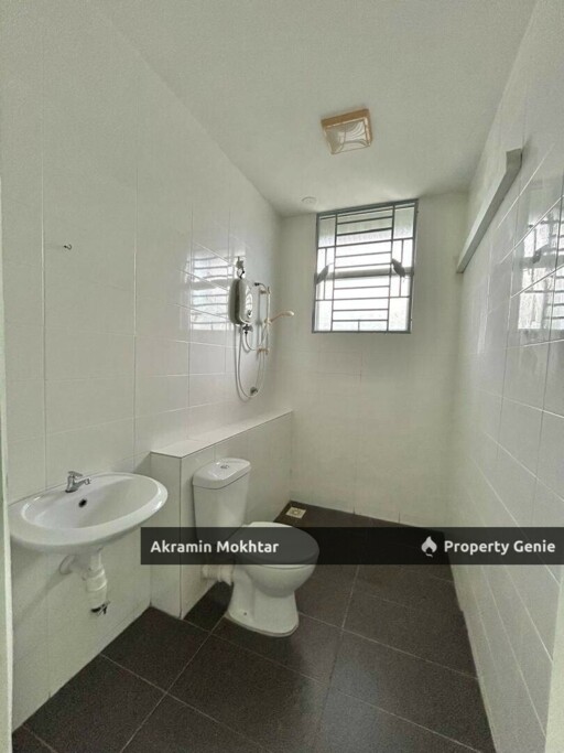 Freehold & Partially Furnished | 3 Storey Bangi Avenue Seksyen 7