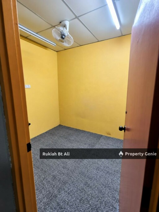 Teres 1.5 Tingkat in Rasah Jaya, Freehold 1600 sqft
