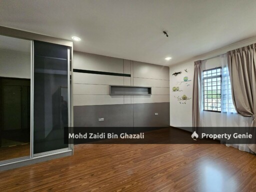 Below Market Renovated  2.5 Storey Terrace Presint 8