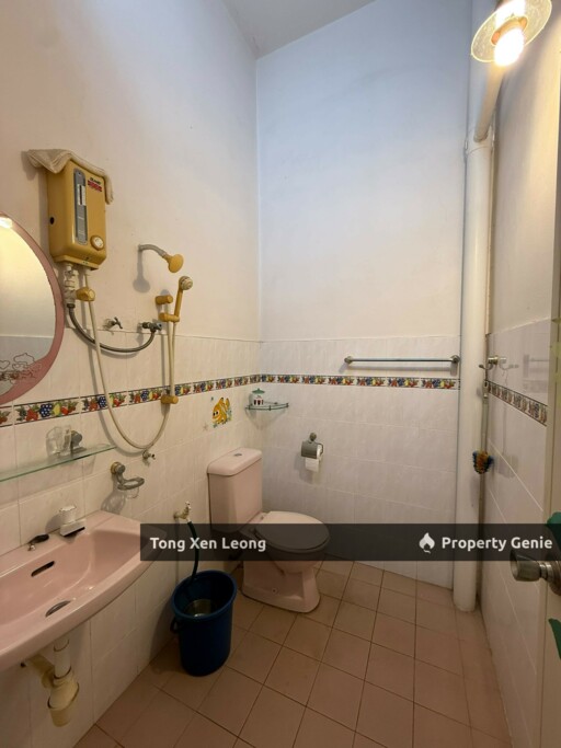 Spacious 5-Bedroom Terraced House In Melaka