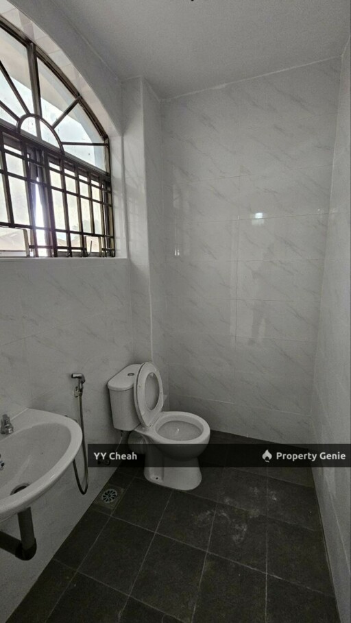 2-storey Intermediate Corner Taman Saikat Gunung Rapat Big House