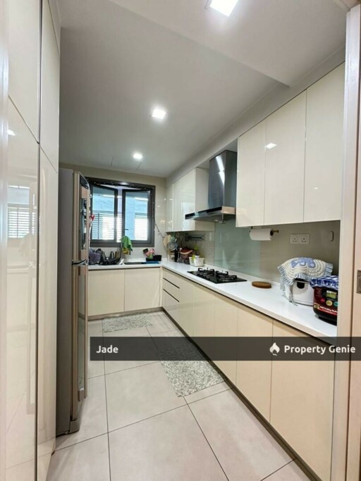 Pool View Seni Mont Kiara Freehold Condo with Private Lift