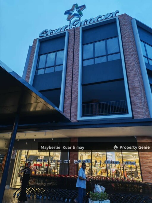 Gardens Square Coner Shop For Rent