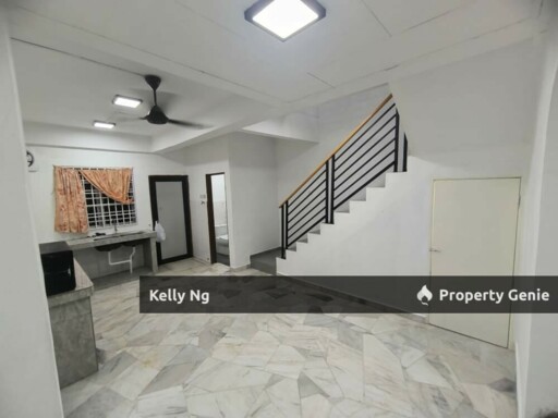 2 Sty Renovated House With Air Cond & Water Heater Att Tmn Sri Indah Klang For Rent
