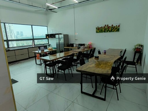 Wisma Trax