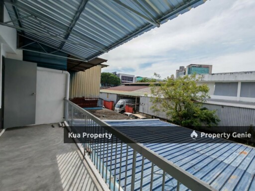 First Floor Intermediate Shophouse For Rent! Located at 3 Mile, Lorong Datuk Tawi Sli, Jalan Penrissen