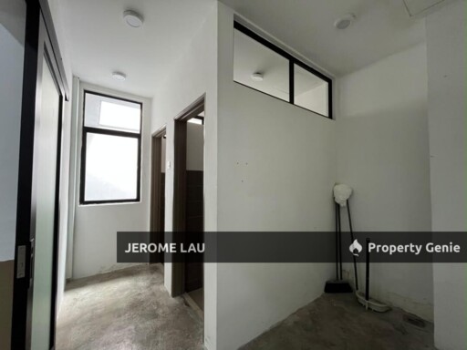 Southkey Lakefront 2nd Floor Shop Office for Rent RM2000