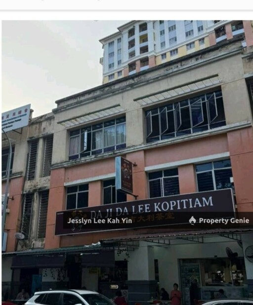 taman pertama