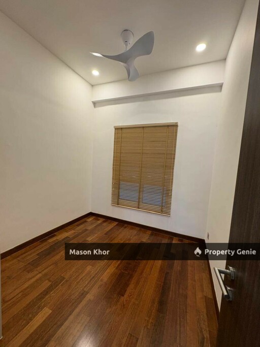 CODRINGTON RESIDENCE MIDDLE FLOOR SEAVIEW 1407sf FULLY RENO & FURNISHED GEORGETOWN