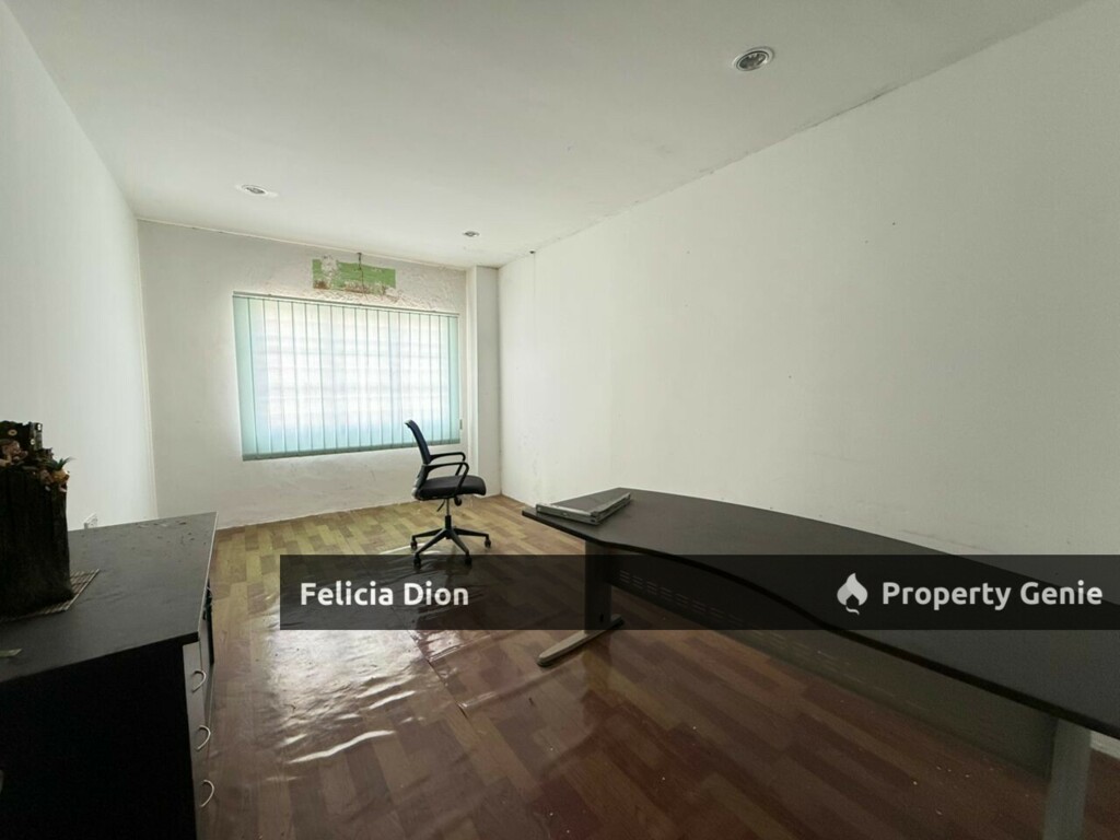 BACHANG UTAMA DOUBLE STOREY SHOPLOT FOR SALE 🏢 RENOVATED