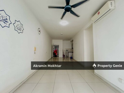 Freehold, End Unit & 2 Covered Parking | Savanna Executive Suites Southville City, Bangi.