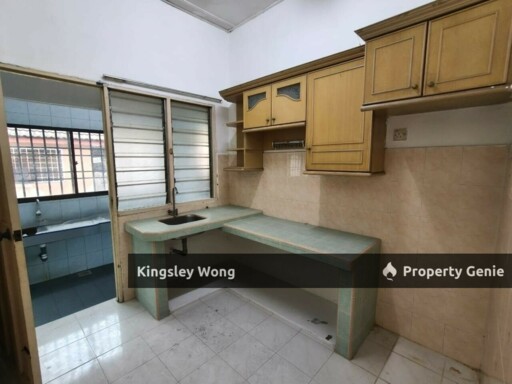 Menglembu Impiana Adril 1.5 Storey Terrace House Good Condition Near Lahat Pengkalan