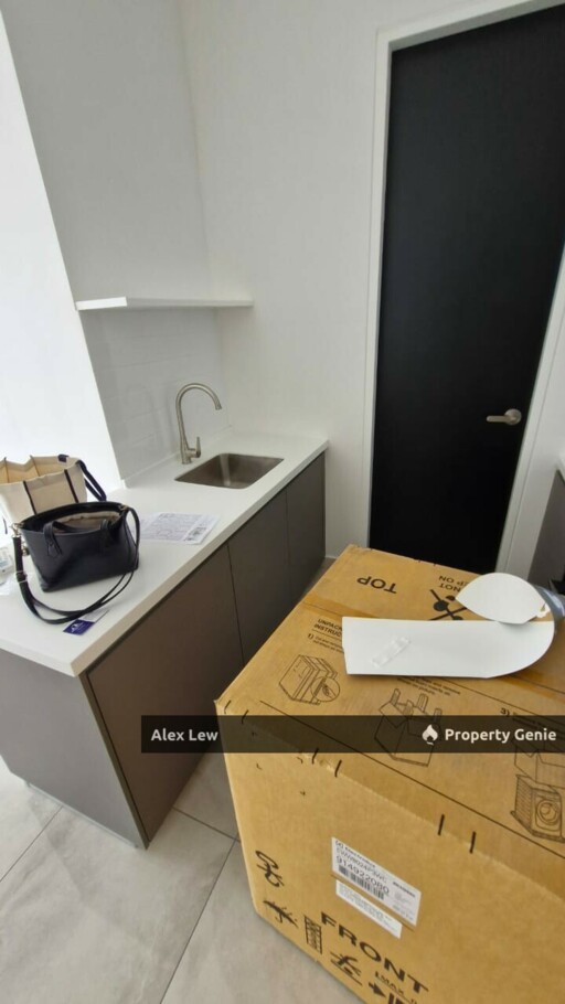 Kensho Residence Brand New Unit For Sales with 2 Carparks, KL City View, near Supermarket, Restaurant, and Cafe. Easy Access to Main Road to PJ and KL.