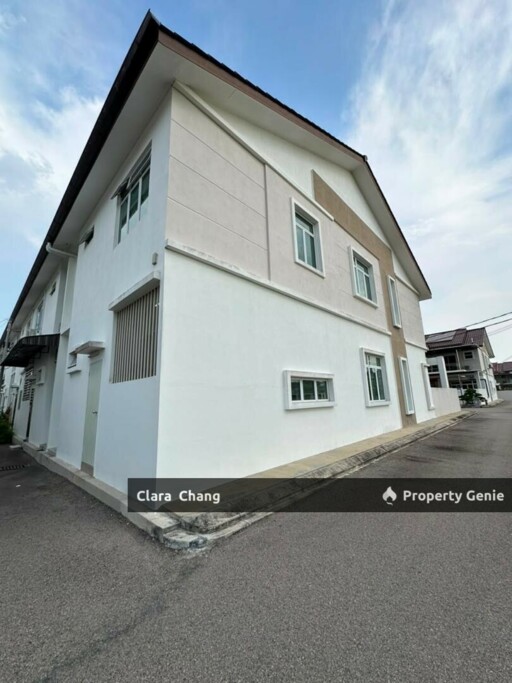Taman Kluang Perdana Double Storey Endlot Terrace House for Sale