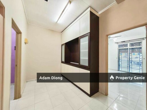 JP Perdana, Mount Austin