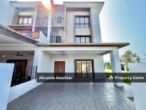CORNER LOT 3 Storey Terrace Nassim Heights, Taman Ukay Bistari, Ampang Selangor