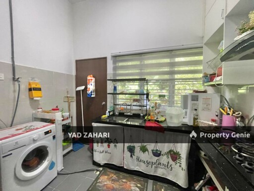 Seksyen 29, Kg Lombong Shah Alam | Single Storey Semi-D 4 Bedrooms | RM500K - Extra Land, Loft Features & Easy Access to Main Road
