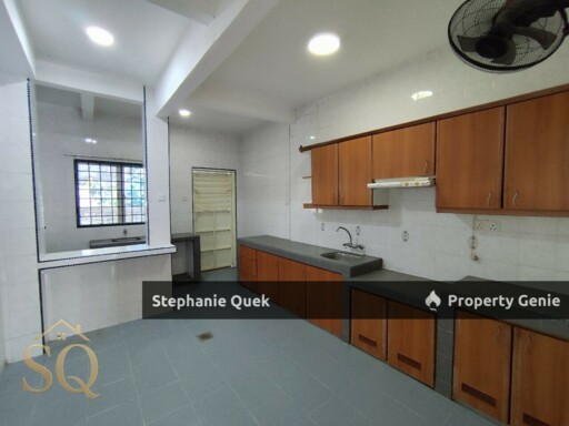 Partial Renovated With Fully Tiles & New Painting @ Taman Puchong Utama One 2 Storey House for Sale