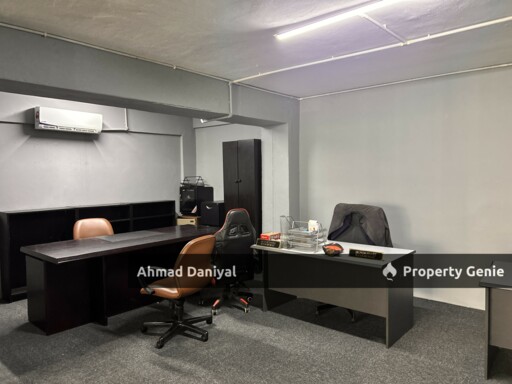 4 1/2 storey corner unit - Damai Kompleks Jalan Dato Hj Eusoff  KUALA LUMPUR For Sale