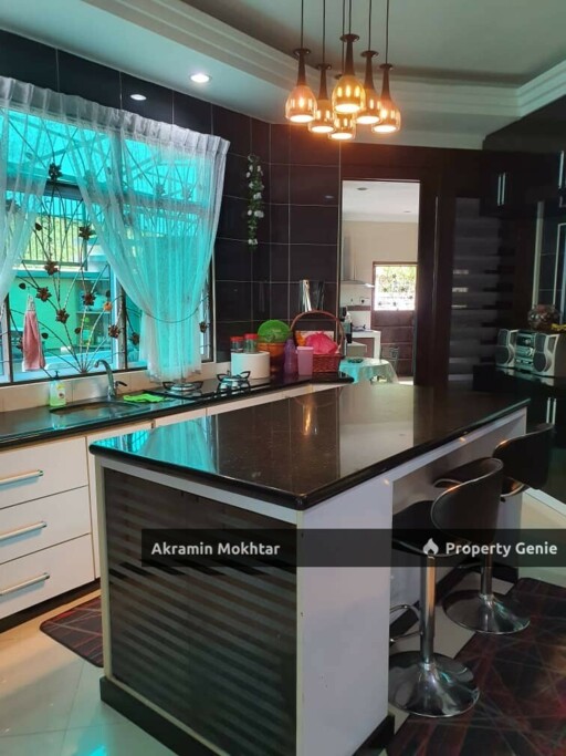 CORNER LOT & RENOVATED | LAMAN OAKLEAF 2.5 STOREY SUPERLINK
