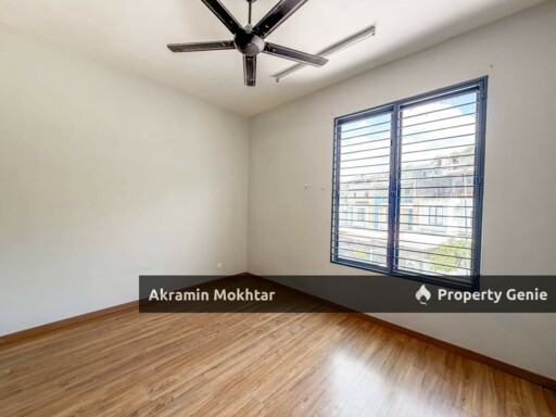 Freehold & Non Bumi Lot | 3 Storey Terrace Bayan Parkhomes, Batang Kali