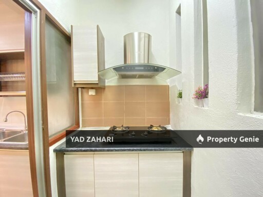 Villa Park, Seri Kembangan | RM330K -  Nicely Renovated, Semi Furnished & Unit Near Lift