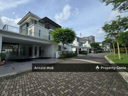 3 Storey Semi-Detached House at Senibong Cove for Sale