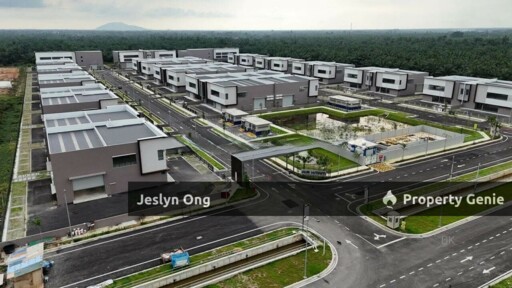 1.5 Storey Semi D Factory at Taman Air Hitam Klang for Rent
