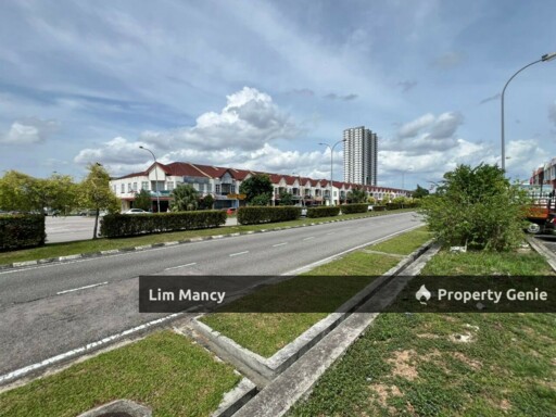 Bandar Uda Utama Three Storey Shoplot Facing Main Road