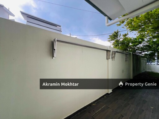 IFRERHOLD, CORNER UNIT & FULLY FIRNISHED | 3 Storey Terrace Taman Universiti, Bangi
