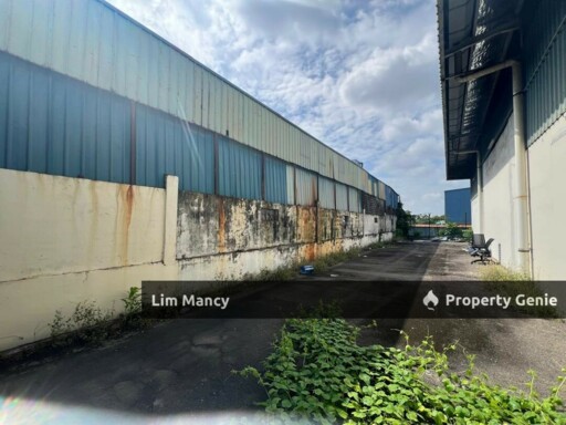 Kawasan Perindustrian Taman Johor Adjoining Semi Detached Light Industrian For Sale/For Rent