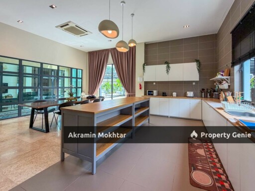 Renovated & Fully Furnished | 3 Storey Bungalow Kristal Court Seksyen 7, Shah Alam