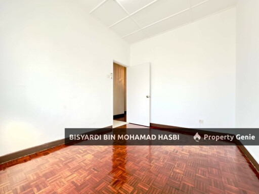RENOVATED & FRESHLY PAINTED, Double Storey USJ 9 Subang Jaya .