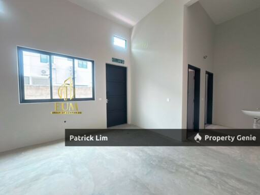 Ayer Molek / Molek Residence@Double-Storey Shop Lot For Rent