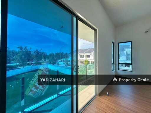 Huge Extra Land Corner Lot Double Storey Terrace House, Hijayu 2 Resort Homes, Bandar Sri Sendayan