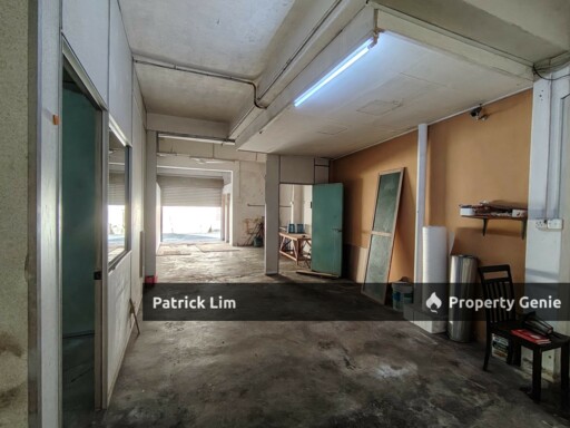 End Lot Bukit Beruang [Ground Floor] Shop Lot For Rent
