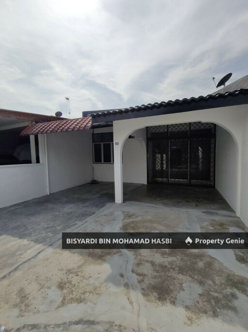 FACING OPEN UNIT- Single Storey Terrace Taman Desa Rhu, Sikamat Seremban.
