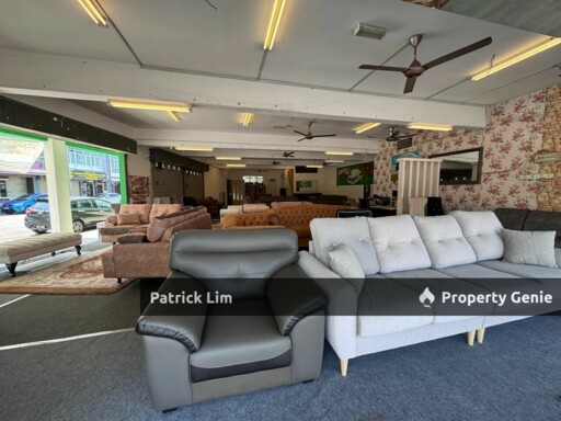 Taman Bukit Piatu Mutiara (Corner Shop Lot 33ft x 70ft) Facing Main Road (For Rent)