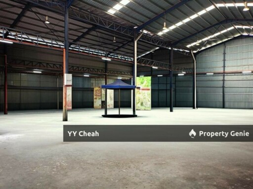 Menglembu/Falim Ipoh Bungalow Factory For Rent Great Lcoation 0.5 Acres Fully Covered