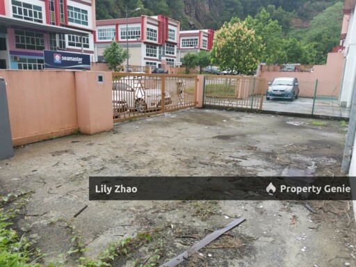 2 Storey Semi Detached Warehouse / Showroom / Office for Sale, 2,400 Sf, Golden Hill, Inanam