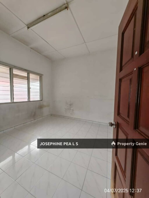 🏡 FOR SALE: Whole Block Corner Townhouse (Upper + Ground Floor)