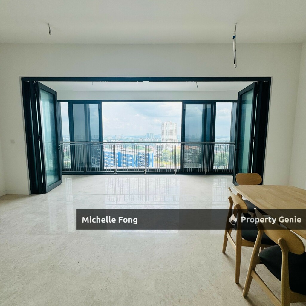 The Astaka @ 1 Bukit Senyum / Bigger Type Layout / Gated Guarded