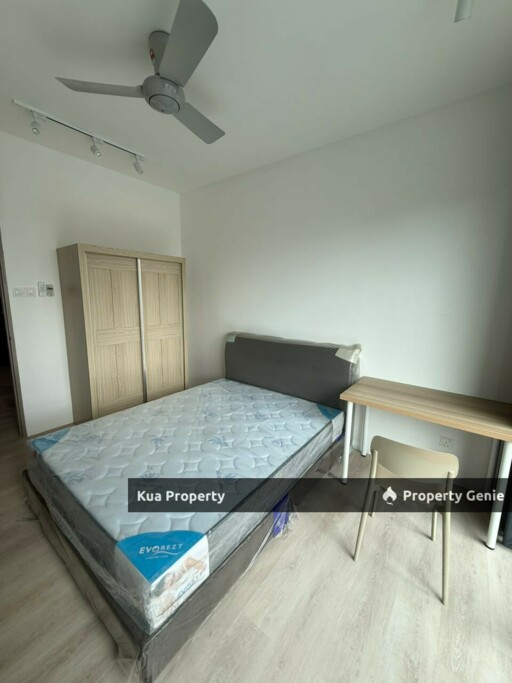 Middle Room Kenny Hill Residence 2 Apartment For Rent! Located at Kenny Hill, opposite Swinburne