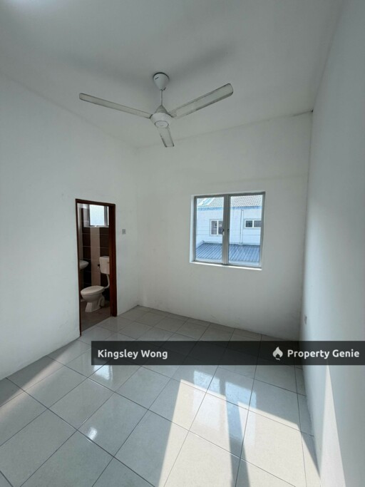 Pengkalan Station 18 Double Storey Terrace House Basic Unit Facing Empty Land