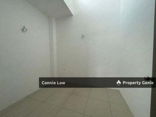 Full Loan ! Corner Single Storey SemiD Guarded Below Market Value!!!