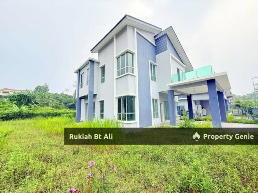 2-Storey Bungalow in Seremban Close to Educational Amenities