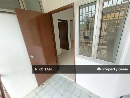 Jelatang Shop Apartment Renovated, Taman Cahaya Kota Puteri , Masai For Sale